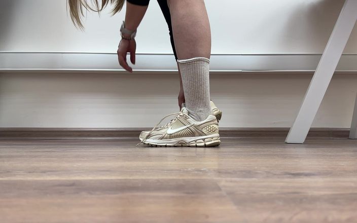 Art Sunny: Feet Dancing at Work