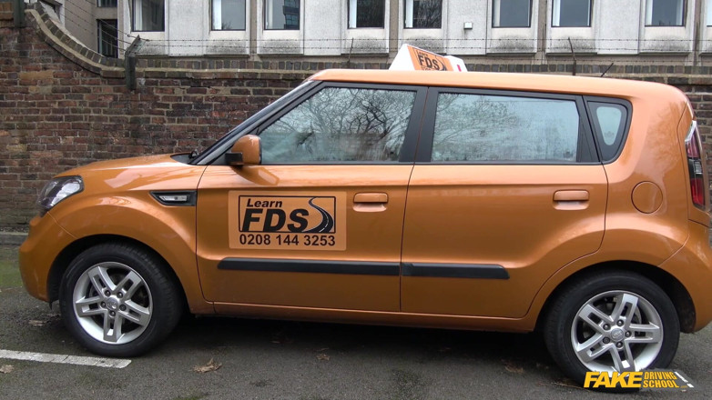 Fake Driving School: Fałszywa szkoła jazdy - Zepsute Crystal Coxxx przekupki Sterna Jasmine z...