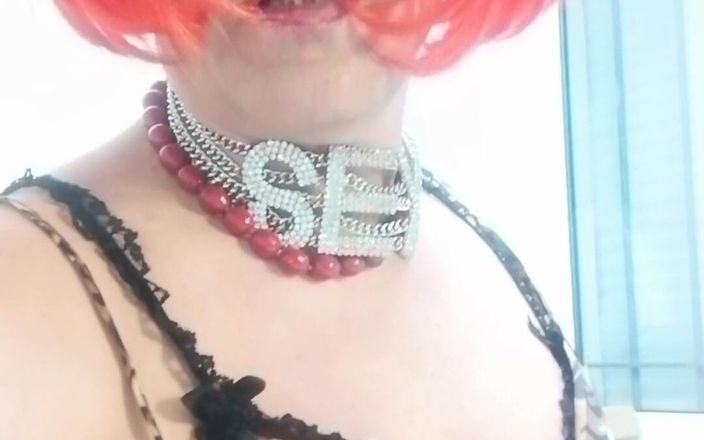 The hot Martina: The hot Martina