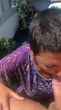 Pompino sulla nostra terrazza con un po 'di succhiare senza mani