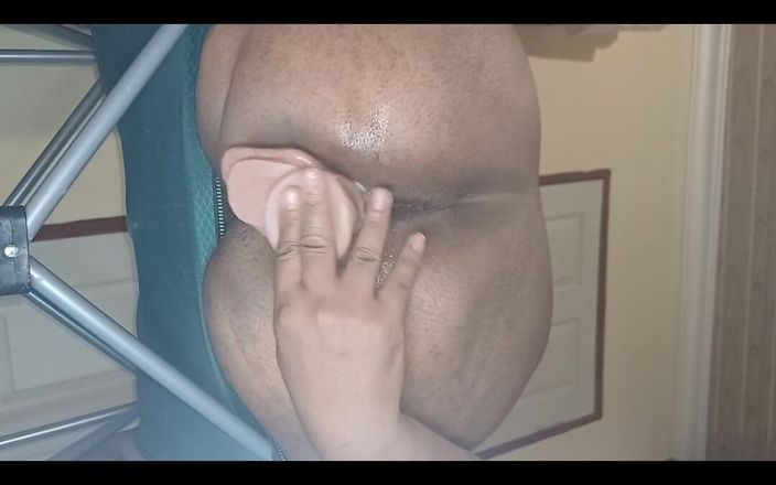 Assbooy: क्रीमिंग गीली मोटी गांड नीचे