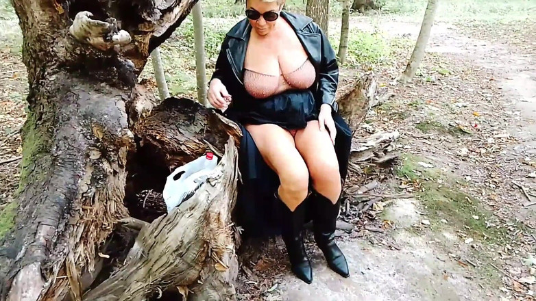 Crazyfamily 1970: 继母站起来撒尿