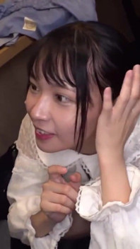 Former Idol-like Pure College Girl Reveals Bold Side, Exhibition Turns Into Erotic Surprise 1st