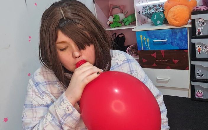 Dramatic Dumpster Fire: Meisje dat 3 enorme ballonnen opat
