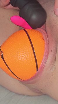 Lihat saya lahir bola kencing mini semasa saya orgasme dan memancut sedikit