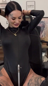 Instruire dominantă în latex și piele!