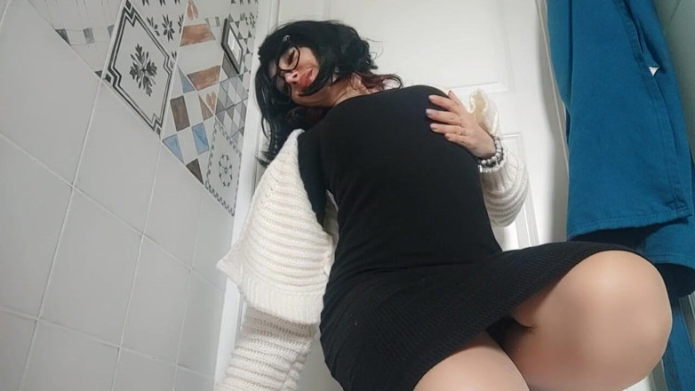 savannahamatoriale: Tôi đi tiểu chỉ trong