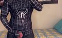 BoyGym: Guarda Thiisthis spiderman ha un grosso cazzo che sborra