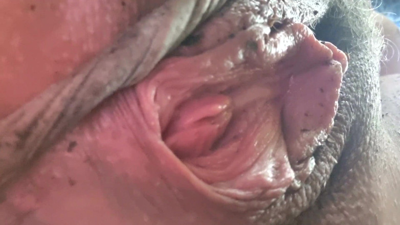 Mania Pigmilk: Memek bejat cewek sange ini dientot ekstrem di hutan - close...