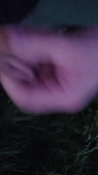 Pěkná masturbace v parku