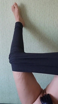 Mein yogalehrer masturbiert heiß in position