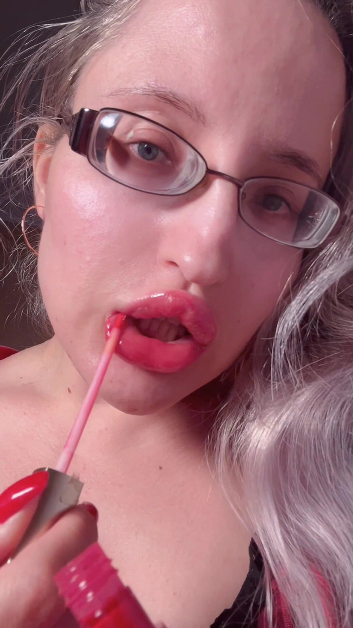 FinDom Goaldigger: Bimbo rossetto rosso catturato