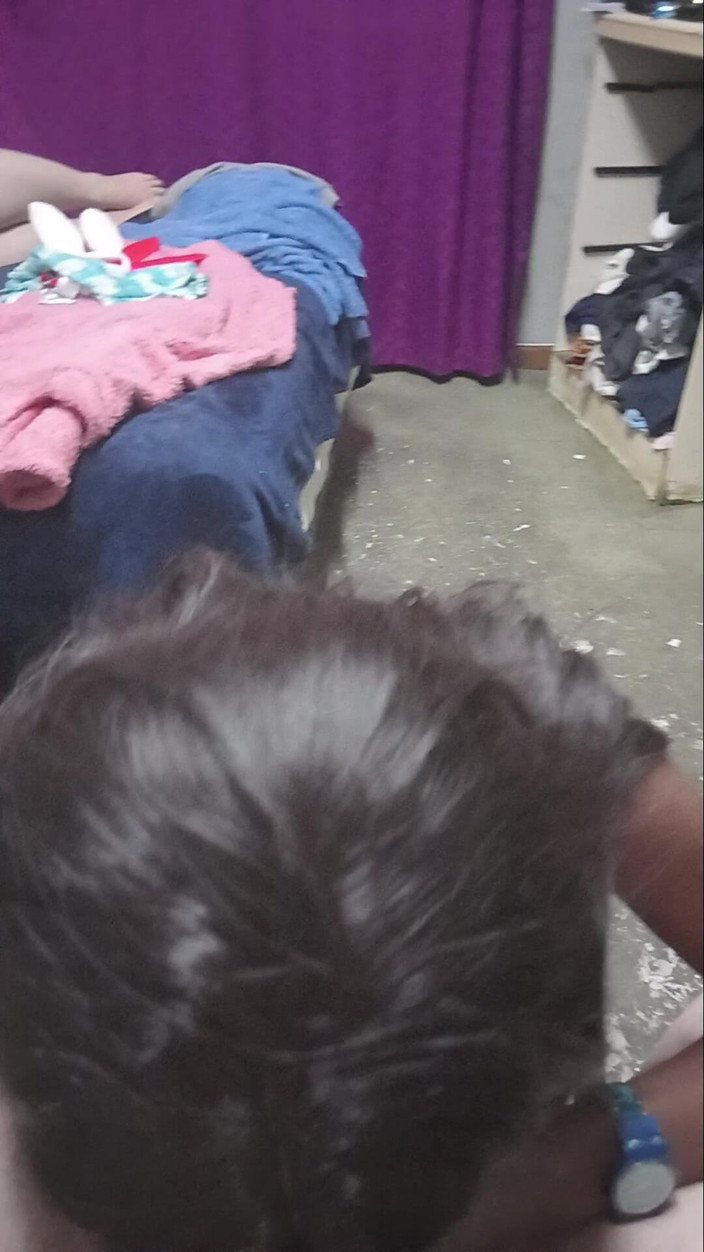 hothouse18xxx: Падчерица сосет и скачет на члене отчима, пока жена наблюдает