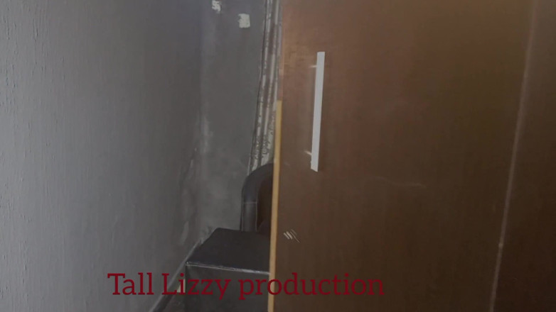 Tall_lizzy23: Uomo porta scopa la sua cotta l'aiuto di casa nella...