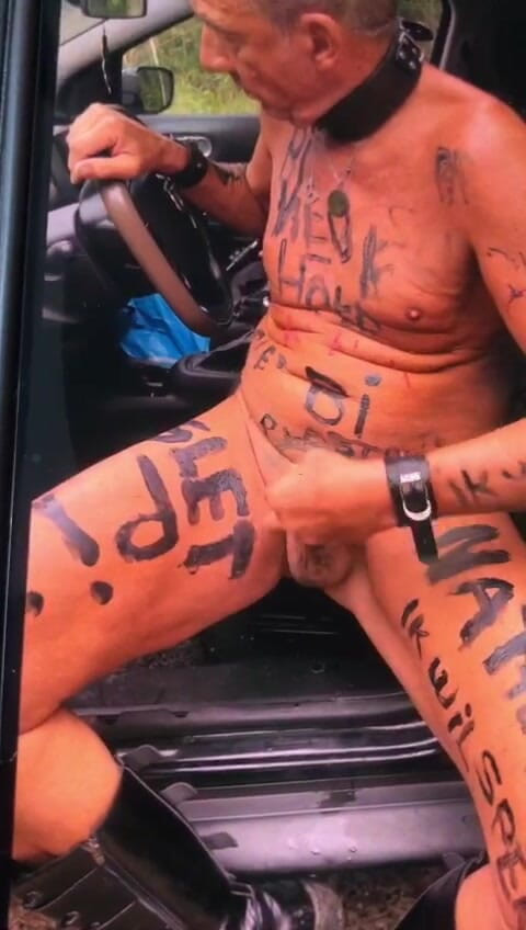 Benb Studio: Ceza olarak ağaca bağlandı