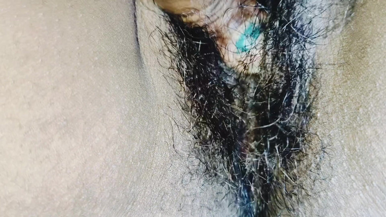 Gomathy: タミルのホットな女の子の手コキとセックス