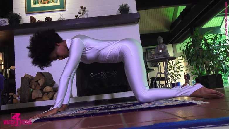 Gymnastic: Акробатика в білому комбінезоні zentai