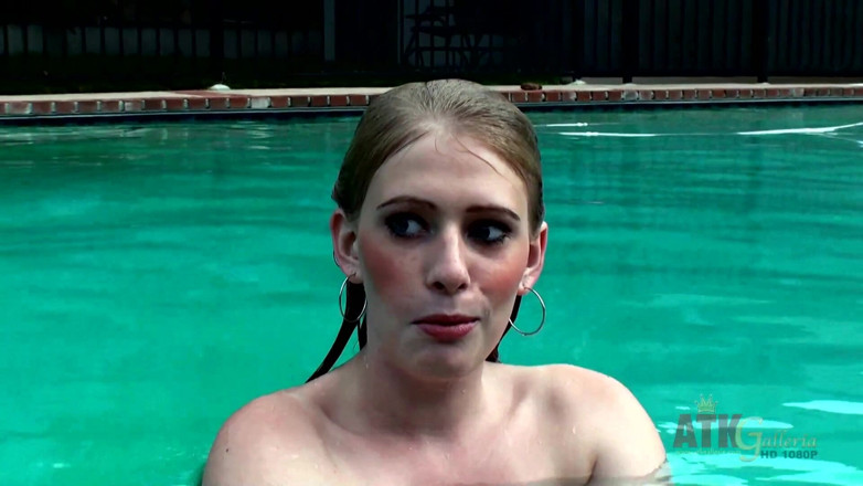 ATKIngdom Fans: Alli jumps into the pool naked while chatting