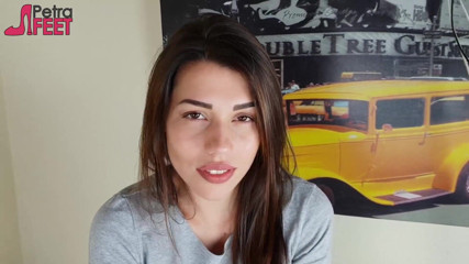 Smokin Fetish: Nádherná brunetka kouří doutník ve své ložnici
