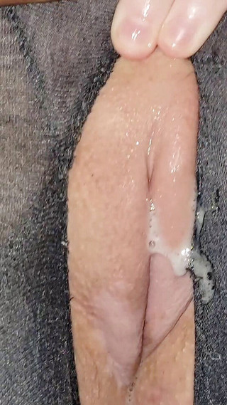 Big Booty Beauty: Tlusté mokré kundičky krásky s velkým zadkem škádlí roztrhané kalhoty na...