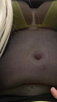 Cd Madison, pute blonde dévergondée, se travestie en se faisant enchaîner pour un bondage BDSM