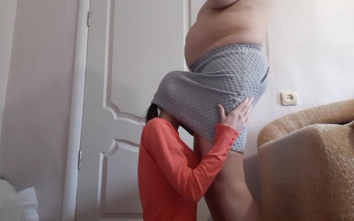 Lesbian-illusion: Lamo el coño de mi vecina embarazada mientras su marido...