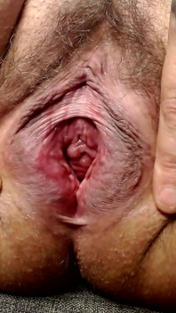 Primer coño, labios grandes, clítoris