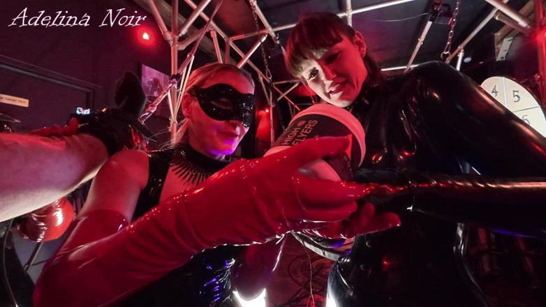 FISTINGQUEEN: Tripla fisting anale da 3 dominatrix in lattice - Adelina Noir Vivien...