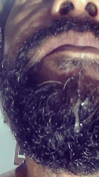 Fumatore feticismo del piede con sospensore