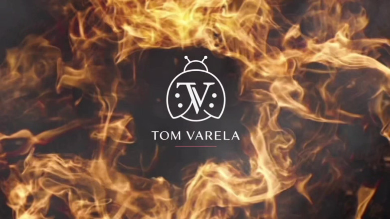 Tom Varela: Un Culo Para Dos Activos