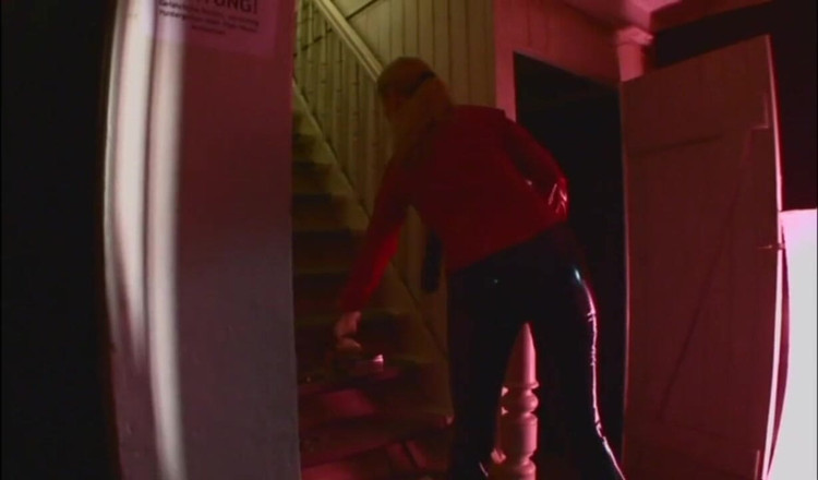 Absolute BDSM films - The original: Penis demütigt in gasmaske