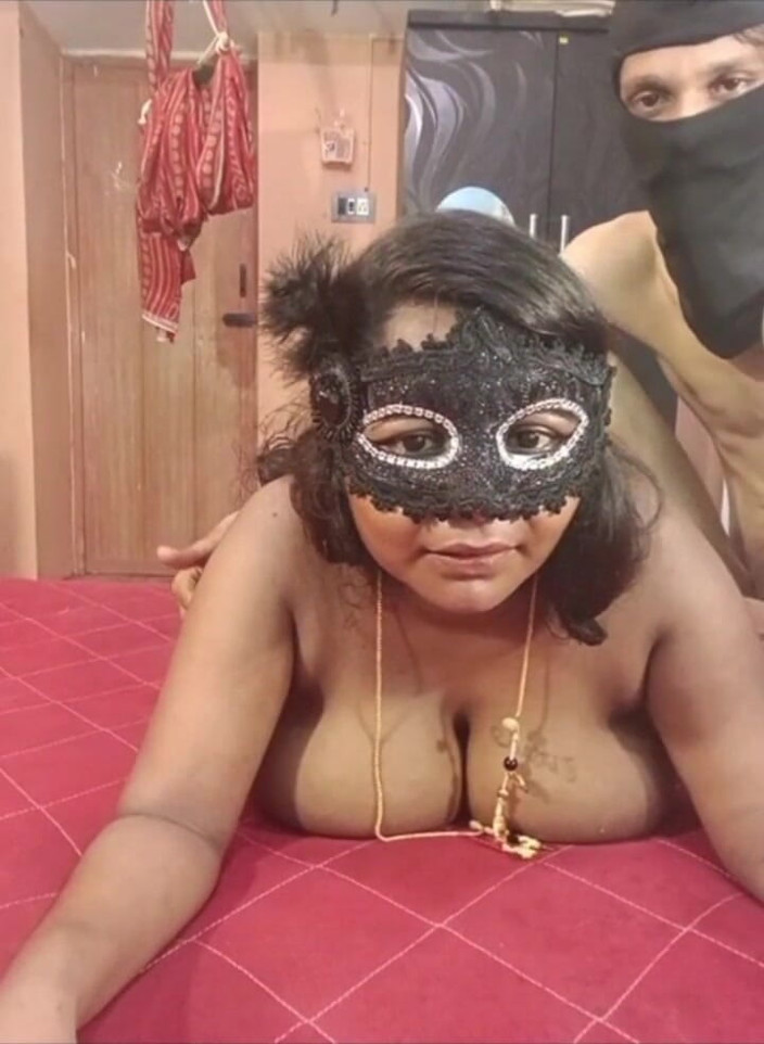 BeautyAnu: Prsatá indická bhabi sexy a užijte si smily video