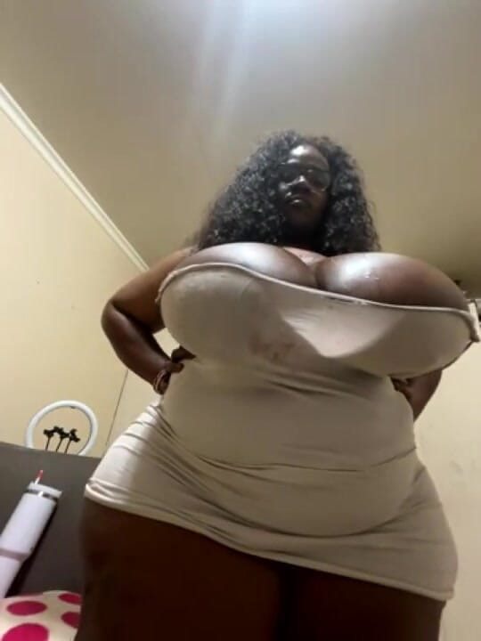 Legendary Booty Overdose: Bouncy Big Natural Tits