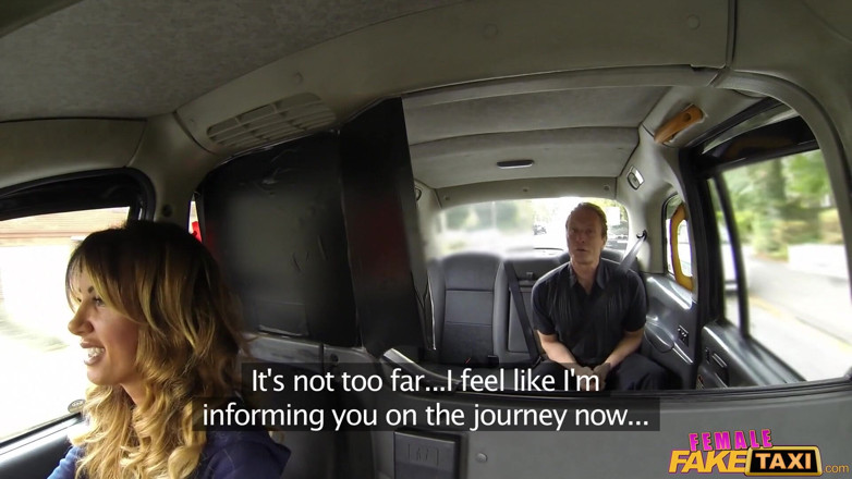 Female Fake Taxi: Female fake taxi - tassista arrauto prende un bel sconosciuto, gli...