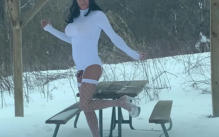 Orlandi480: Crossdresser Posing Outdoor