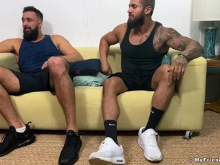 Thom tôn thờ Maui & Zeek