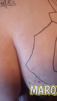Puttana nel furgone finisce in camera da letto con la ragazza che ingoia lo sperma