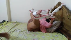Aria Mia: 德西胖女仆来到沙特阿拉伯工作，然后主人把她的手和脚绑在 ...