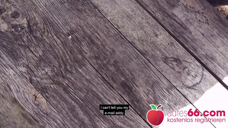 Dates66: Milfka se silikonovými kozami šuká cizince na schodech Sophie Logan