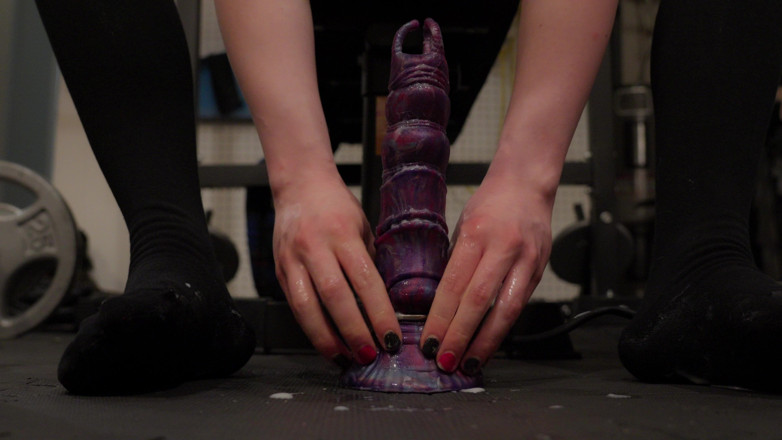 Fempolar: Femboy viene riempito con le uova mostruose di Ovipositor