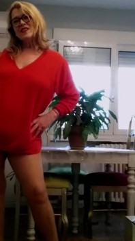 Danielle Shows off