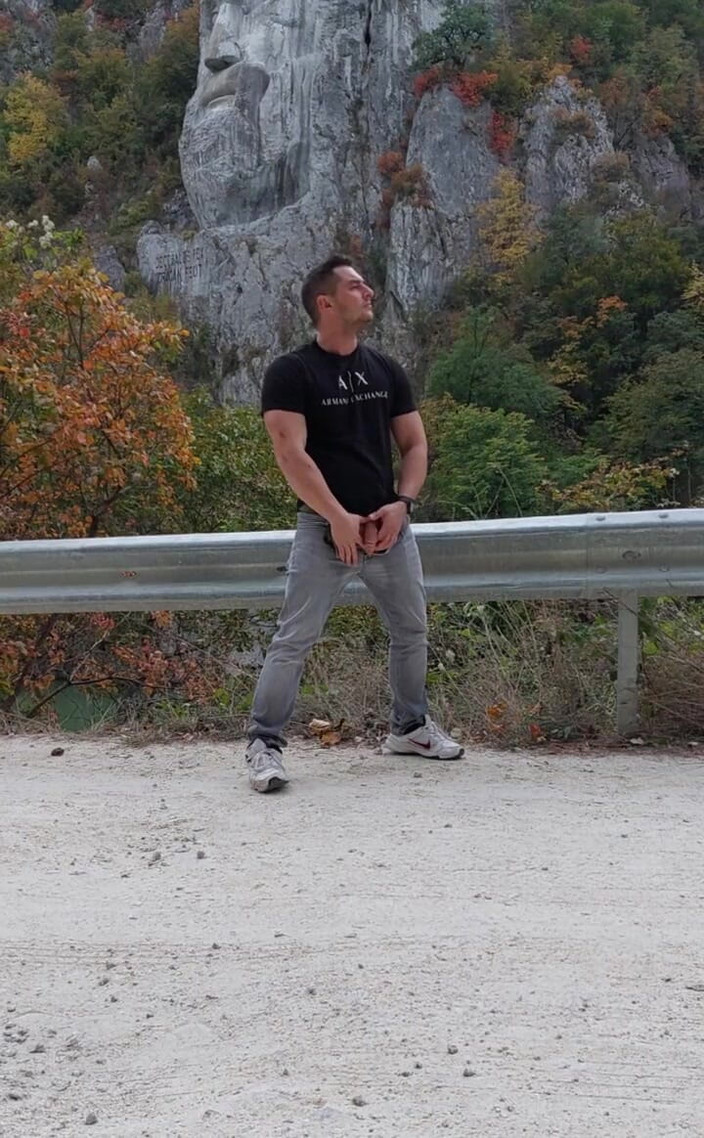 Michael Ragnar: Розбещені фотографії і вершина гір і відео, що грає з моїм собою