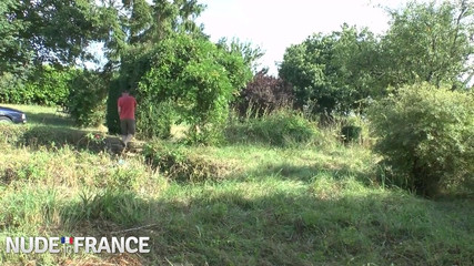 Nude in France: Remaja brunette cantik berjemur digangbang oleh 3 tetangganya