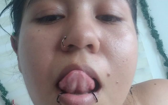 Lisa Tepes: Sexy Piercings