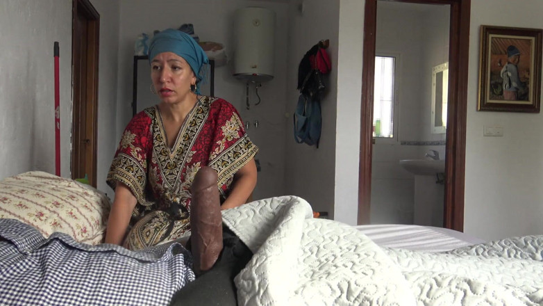 Souzan Halabi: Làm sạch ngoại tình với du khách da đen trong khách...