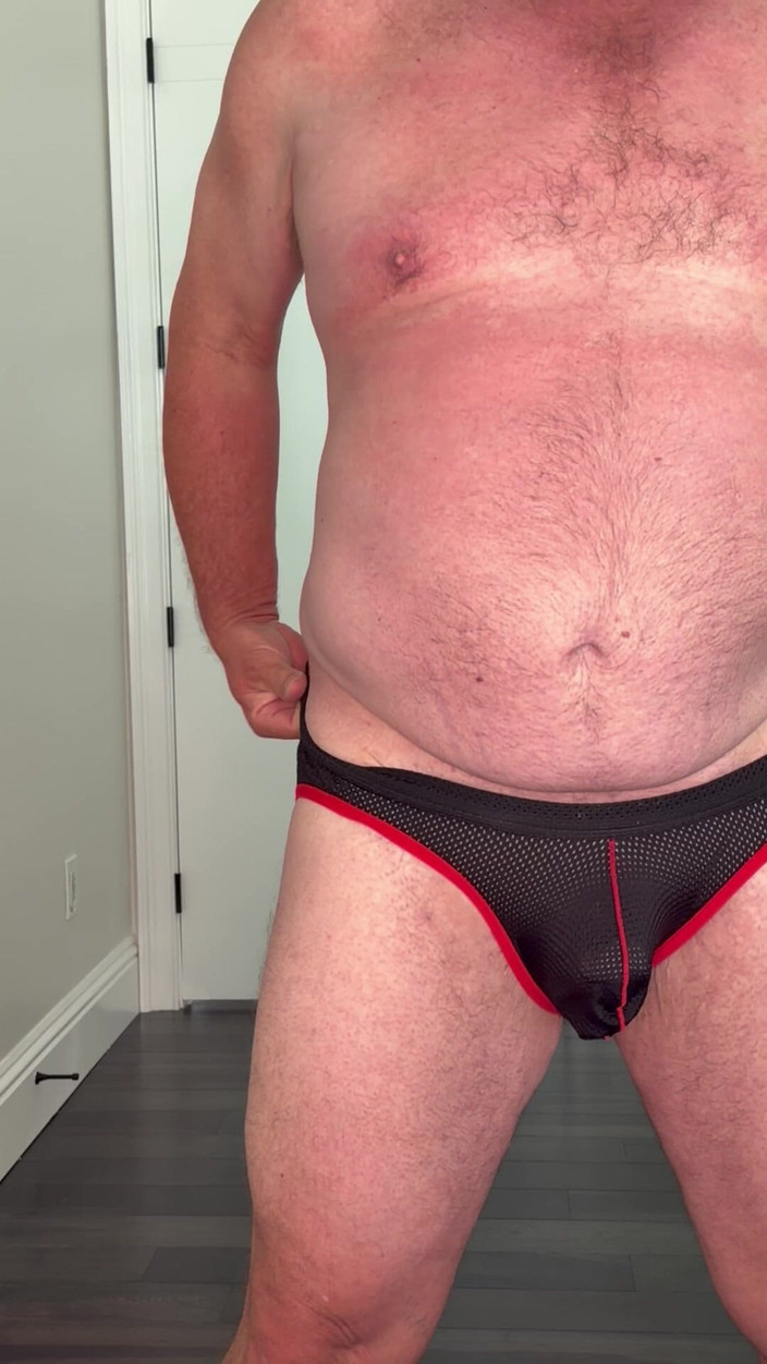 GottaLuvBB: Zkoušení některých zadků pro klub