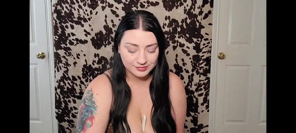 Julia Ryan: Muffler xì hơi