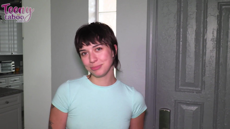 Teenytaboo: Ma belle-fille des meilleures amies se fait enfermer et enculer
