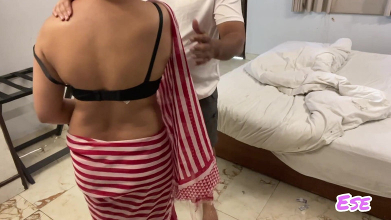 Sammy Sins: Desi Bhabhi si vzala masáž od devaru a byla ošukána