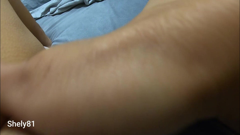 Shely81: Awek bangun terlalu miang dengan seluar dalam basah perlu datang...